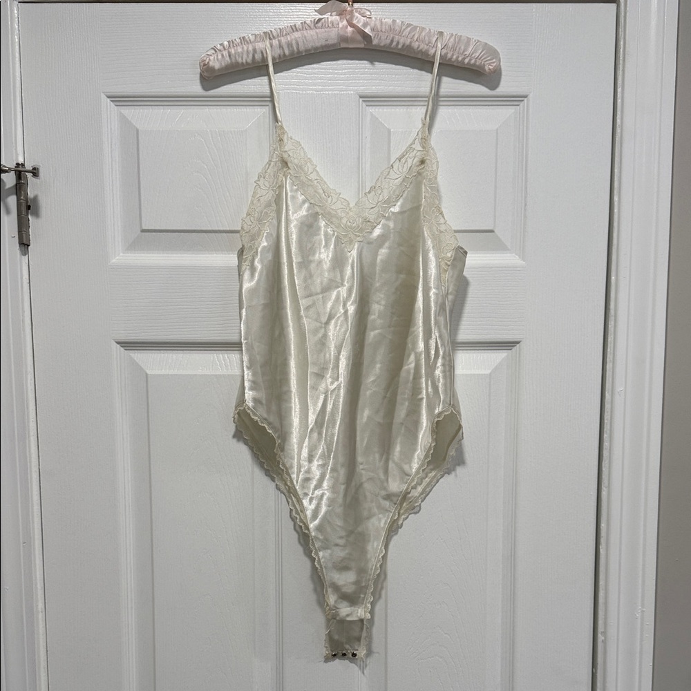 Victoria's Secret Gold Label Cream Satin Lace Chemise